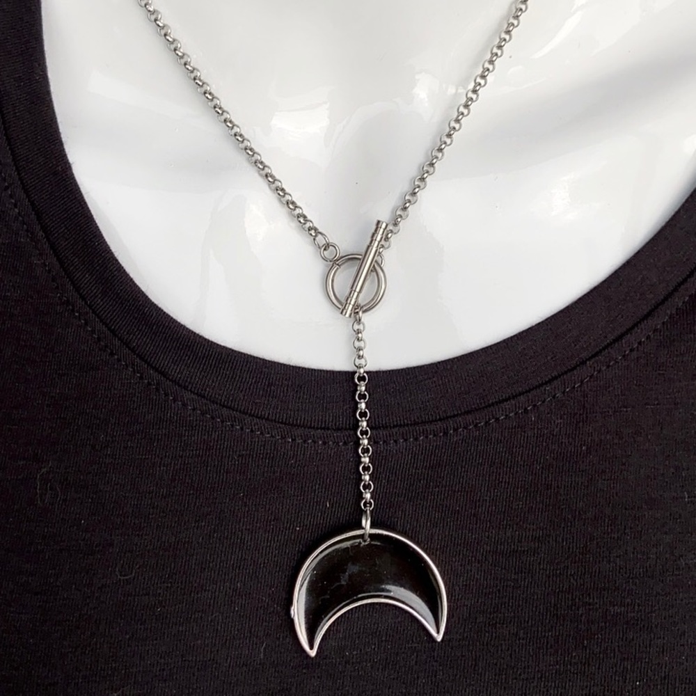 Black resin & glitter moon steel lariat necklace - Picture 7 of 11